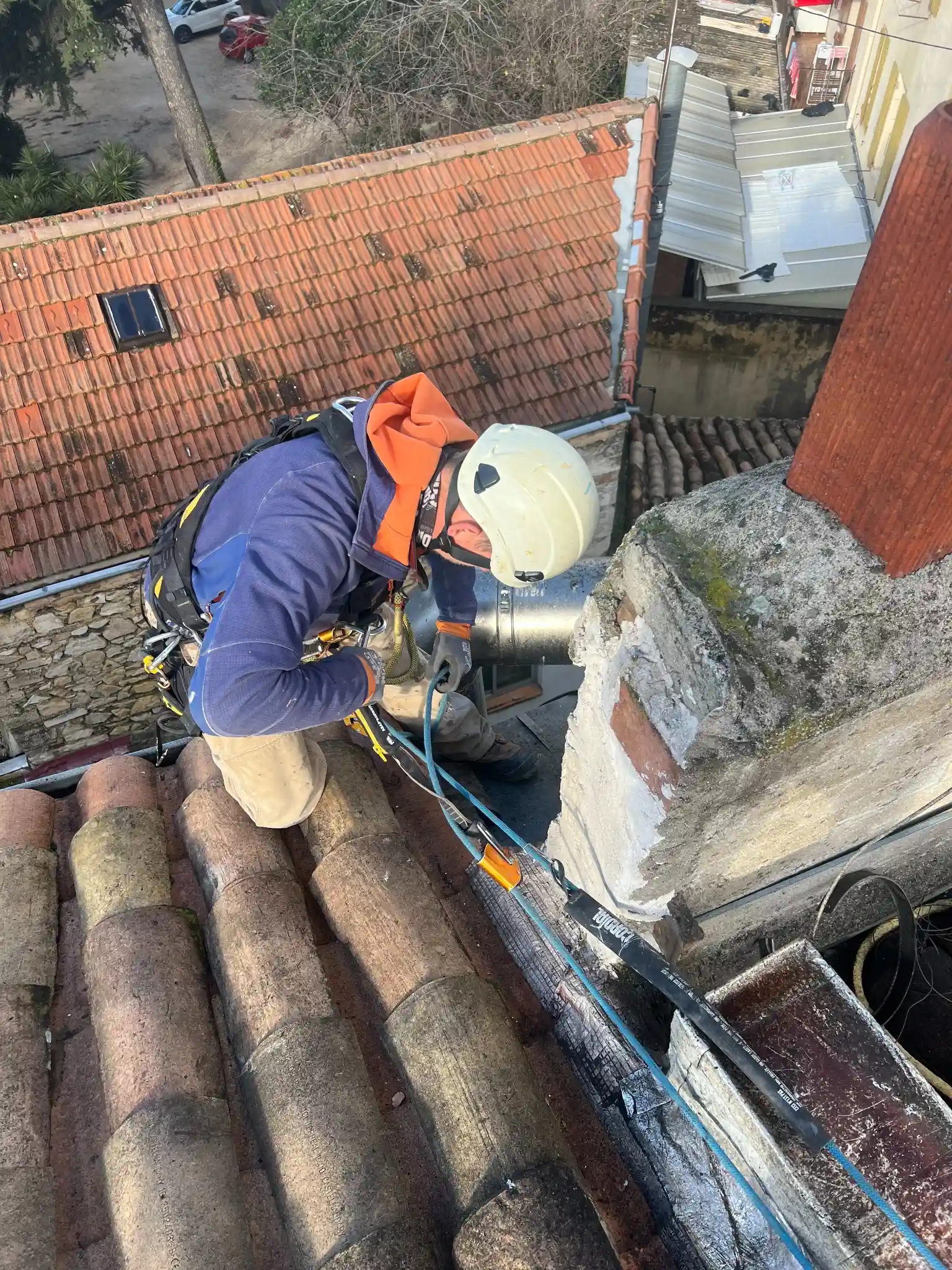Travail sur toit tuiles Montélimar.